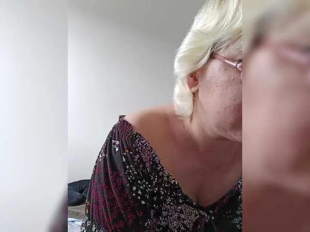 Offline Vika211 on BongaCams