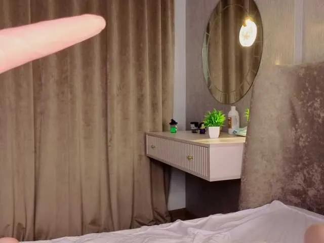 Offline WhiteKelly on BongaCams