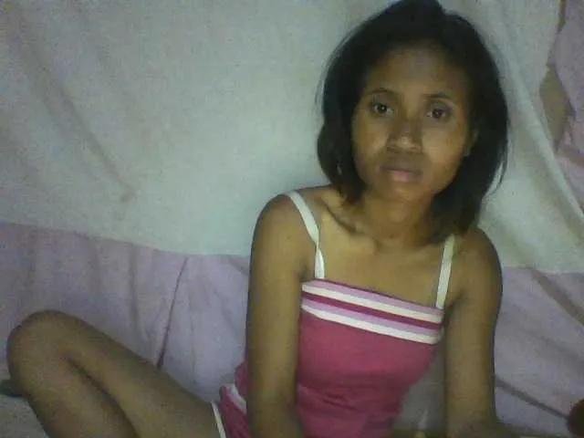 Offline YoungNatie on BongaCams