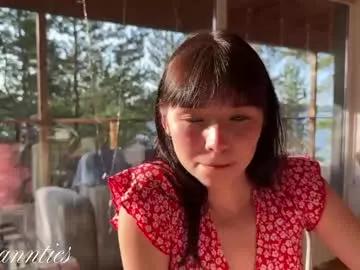 Freechat anntics_ on Chaturbate