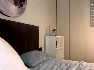 Freechat ellie_hollow on Chaturbate