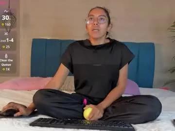 heidi_feuer — GOAL: Great Vibe   [549 tokens remaining] Welcome to my room! #german #sexydance #talk  #beautiful