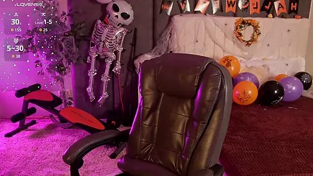 StripChat _F_R_A_U_ is Freechat _F_R_A_U_ — dumbbell exercises topless