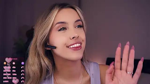 Freechat FannyHewson on StripChat