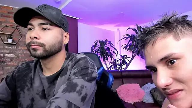 Freechat Hot_Threesomee on StripChat