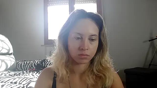 StripChat L_Sofia is Freechat L_Sofia — Mi tolgo le mutandine
