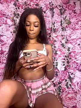 Freechat mismialove on StripChat