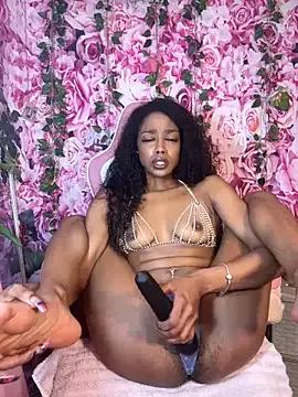 Freechat mismialove on StripChat