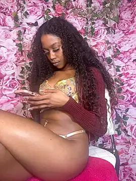 Freechat mismialove on StripChat