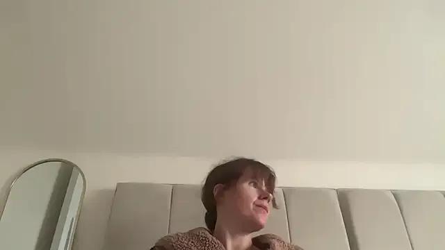 Freechat redheadrosie69 on StripChat