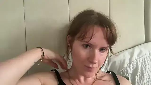 Freechat redheadrosie69 on StripChat