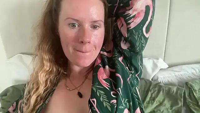 Freechat redheadrosie69 on StripChat