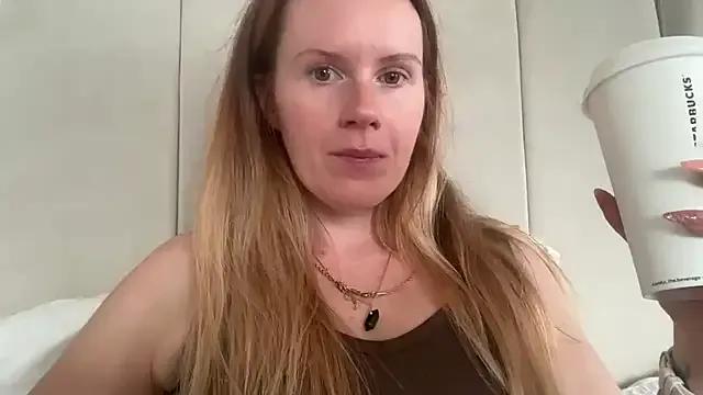 Freechat redheadrosie69 on StripChat