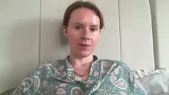 Freechat redheadrosie69 on StripChat