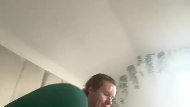 Freechat redheadrosie69 on StripChat