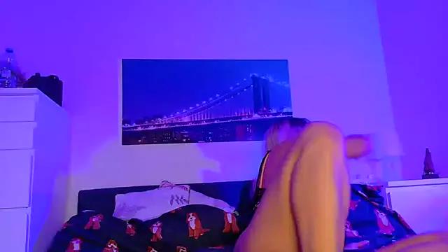 Freechat Tinkerbell822 on StripChat
